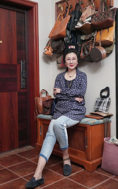 美女老师完整版的相关介绍