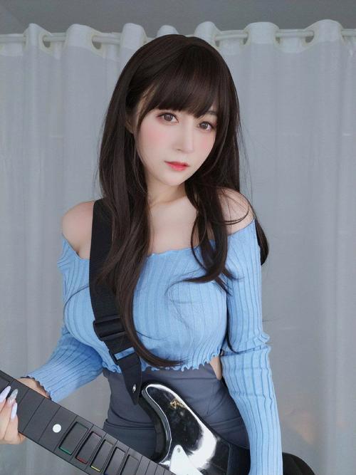 操死白丝美女的相关介绍