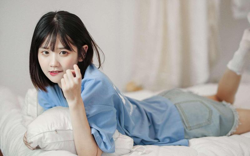 操死美女老师的相关介绍