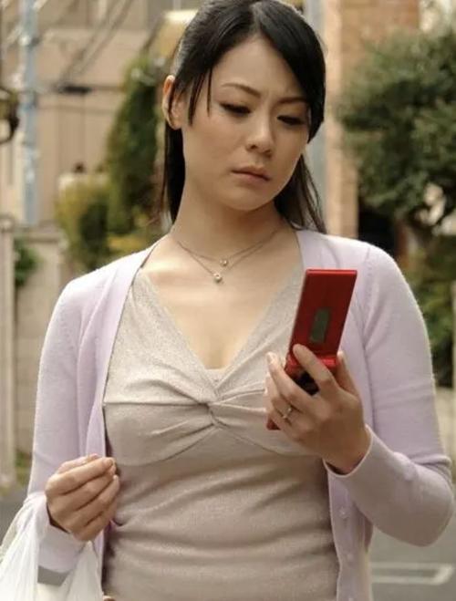 大乳秘书让我插的相关介绍