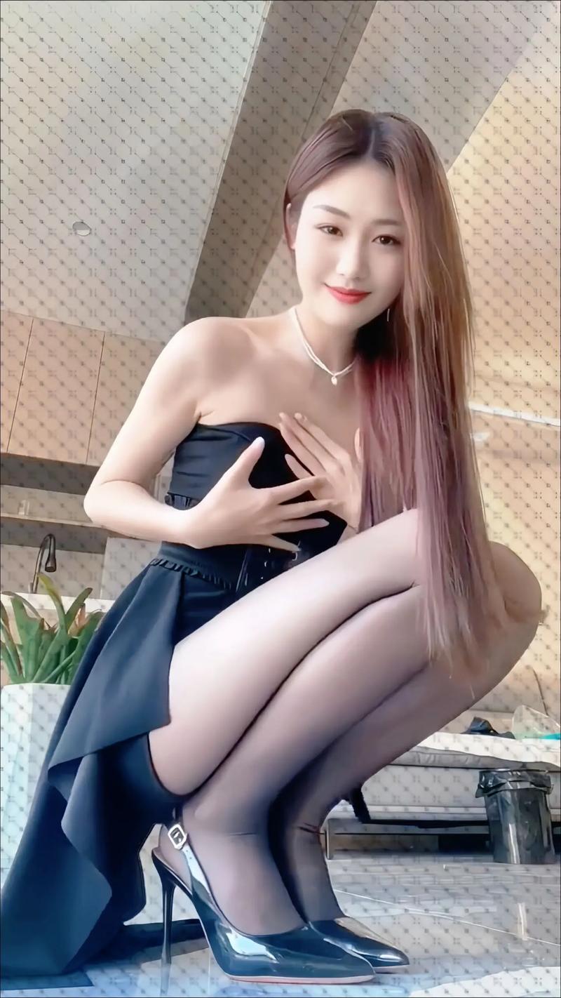 搭讪熟女人妻自宅中出的相关介绍