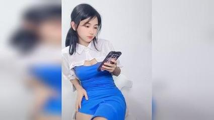 操中国美女教师的相关介绍
