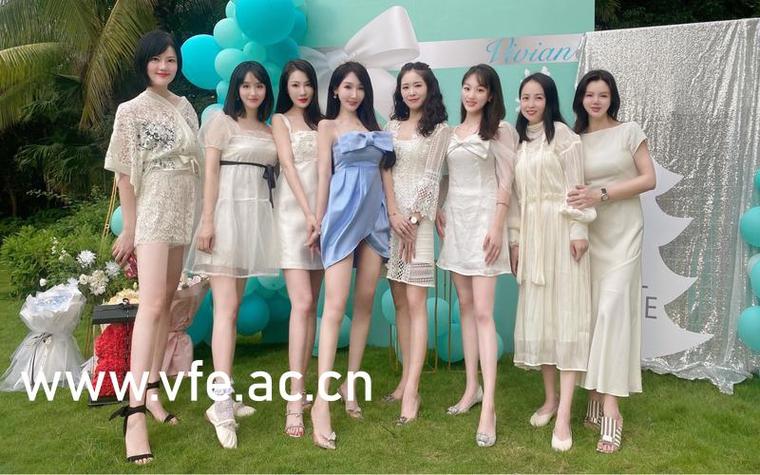 美女各种姿势露脸啪啪的相关介绍