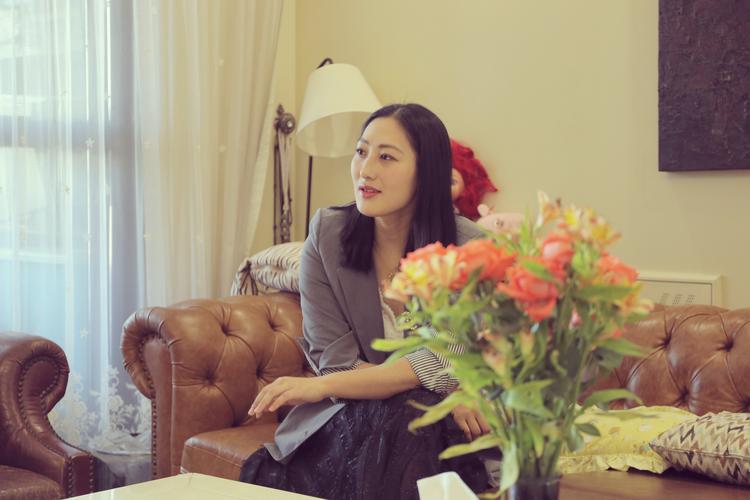 操哭美女在线的相关介绍