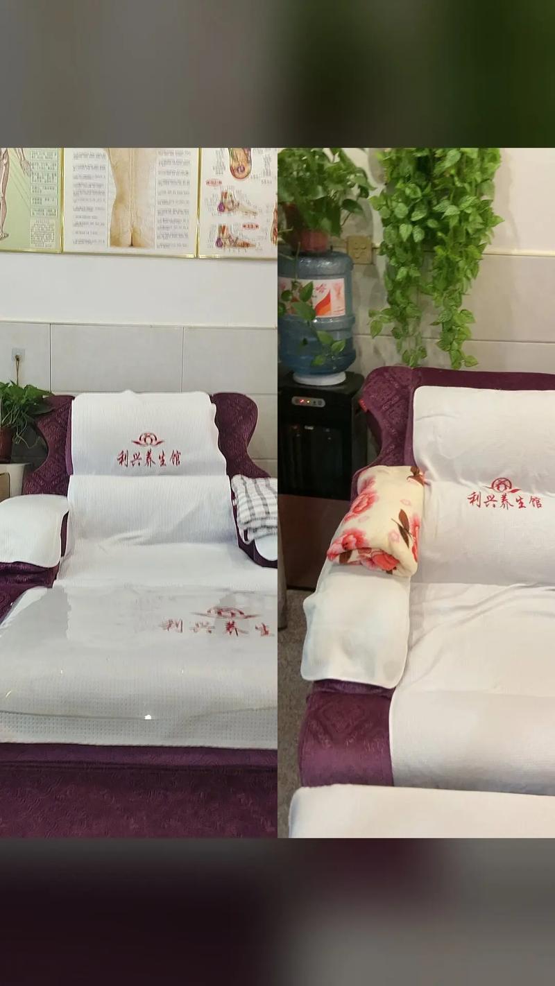 一边亲上面一边摸的相关介绍