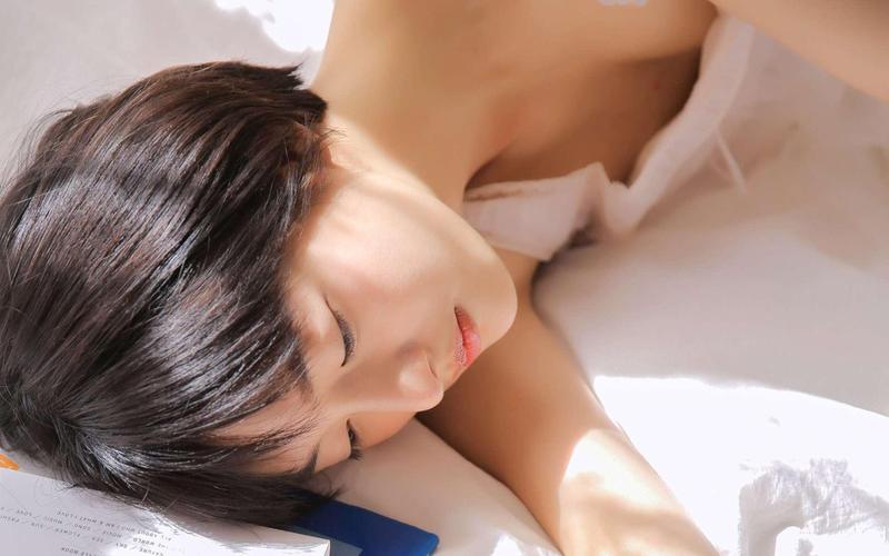 亚洲男人天堂久久综合的相关介绍