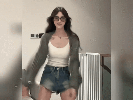 美女老师操男同学的相关介绍