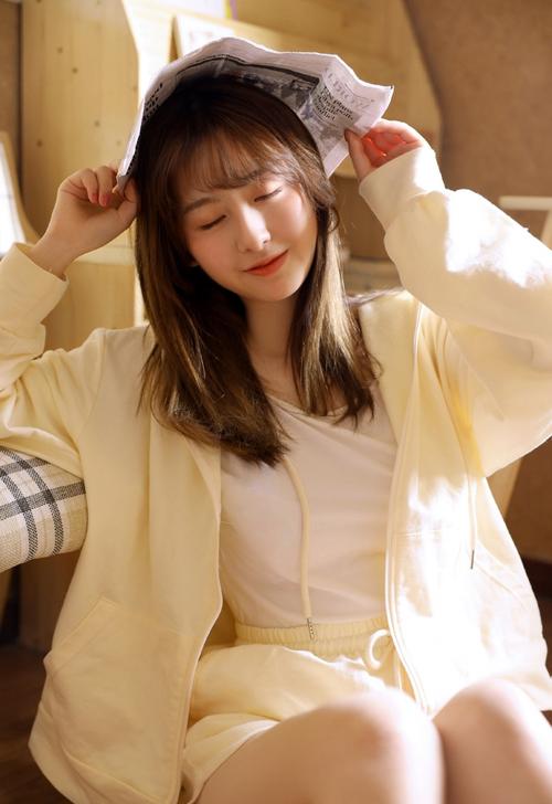 美女老师被人操的相关介绍