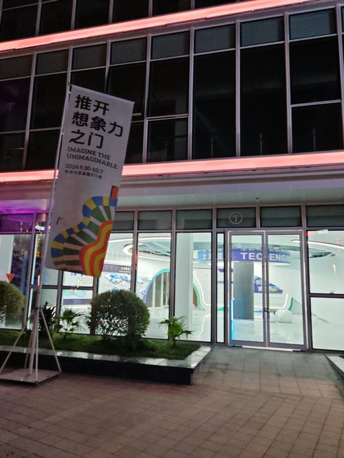 美女操哭的相关介绍