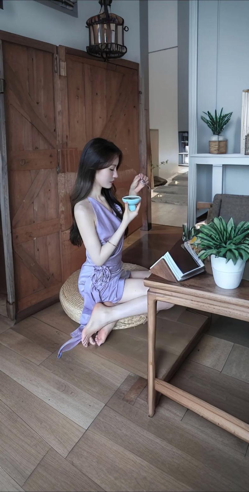 我操美女老师的逼的相关介绍