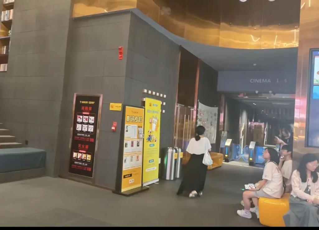 疯狂电影院的相关介绍